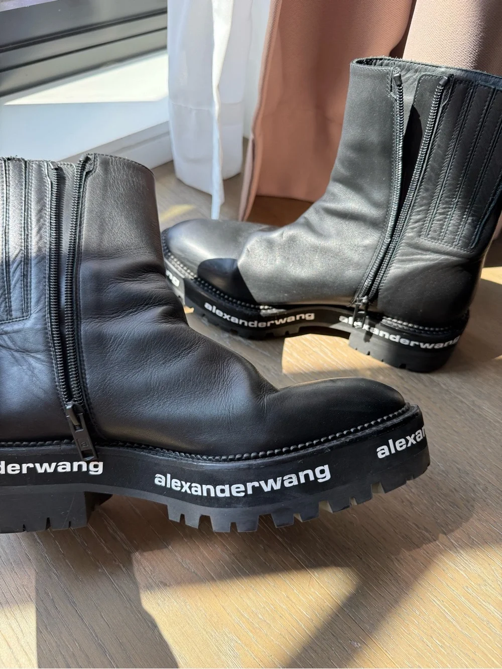 Alexander Wang minimal black